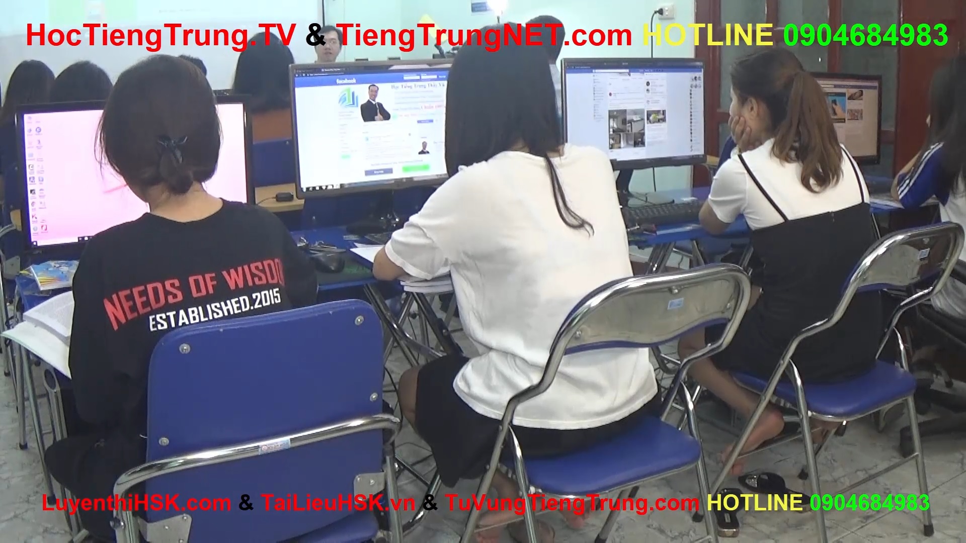 Album học viên trung tâm tiếng Trung ChineMaster Quận Thanh Xuân Hà Nội Thầy Vũ đang giảng bài.