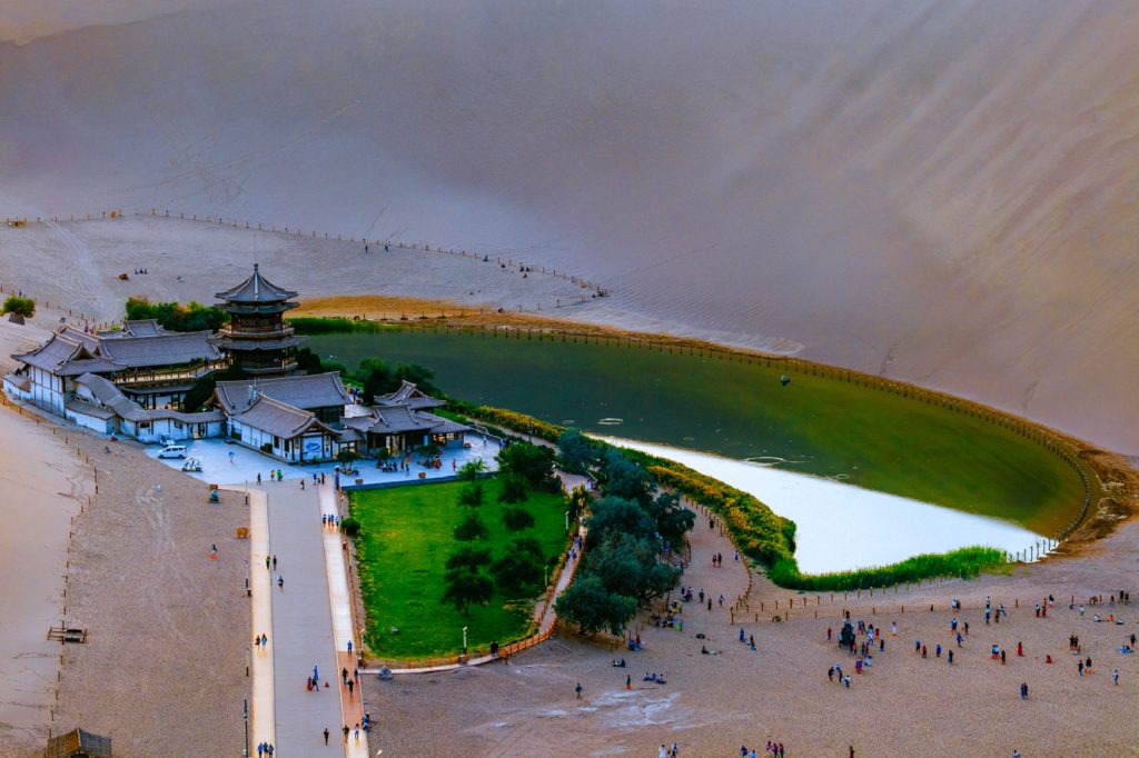 Khám phá du lịch Trung Quốc Khám phá Nguyệt Nha Tuyền – Trăng Trên Sa Mạc