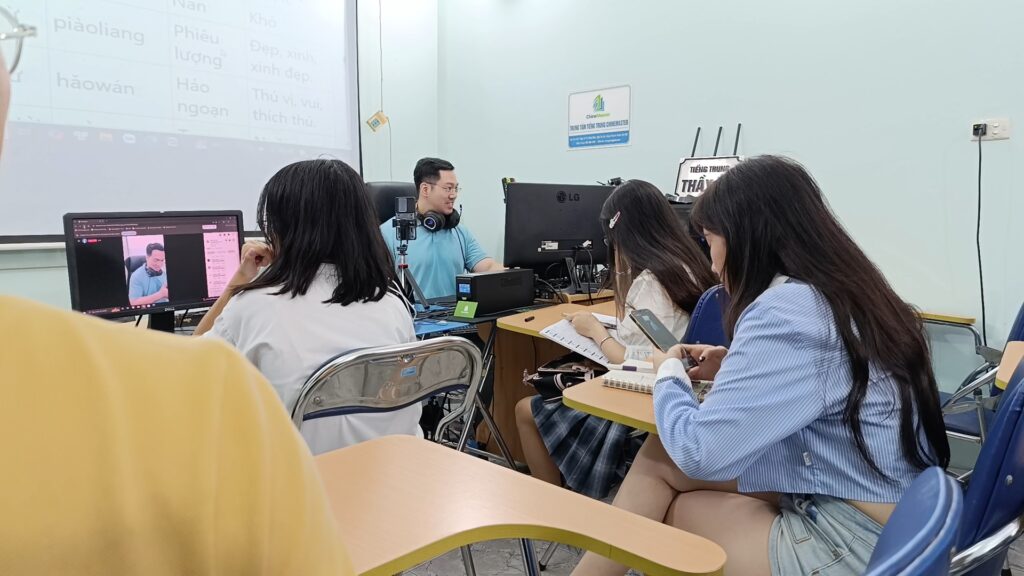 Kh&oacute;a học tiếng Trung online theo chủ đề Bắt Taxi