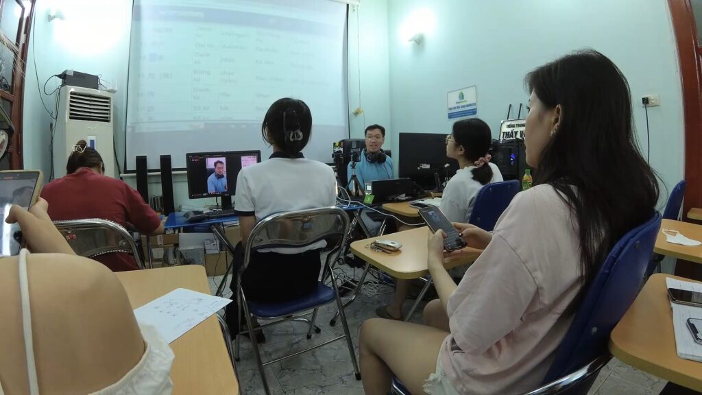 Trung t&acirc;m tiếng Trung CHINEMASTER học tiếng Trung online theo chủ đề Bắt Taxi